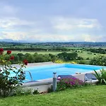 B&b-les Balcons De Maragon Bed and Breakfast 4*