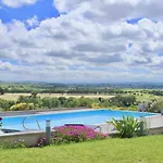 B&b-les Balcons De Maragon Bed and Breakfast 4*
