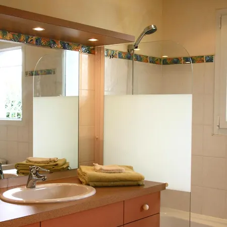 B&b-les Balcons De Maragon לינה וארוחת בוקר